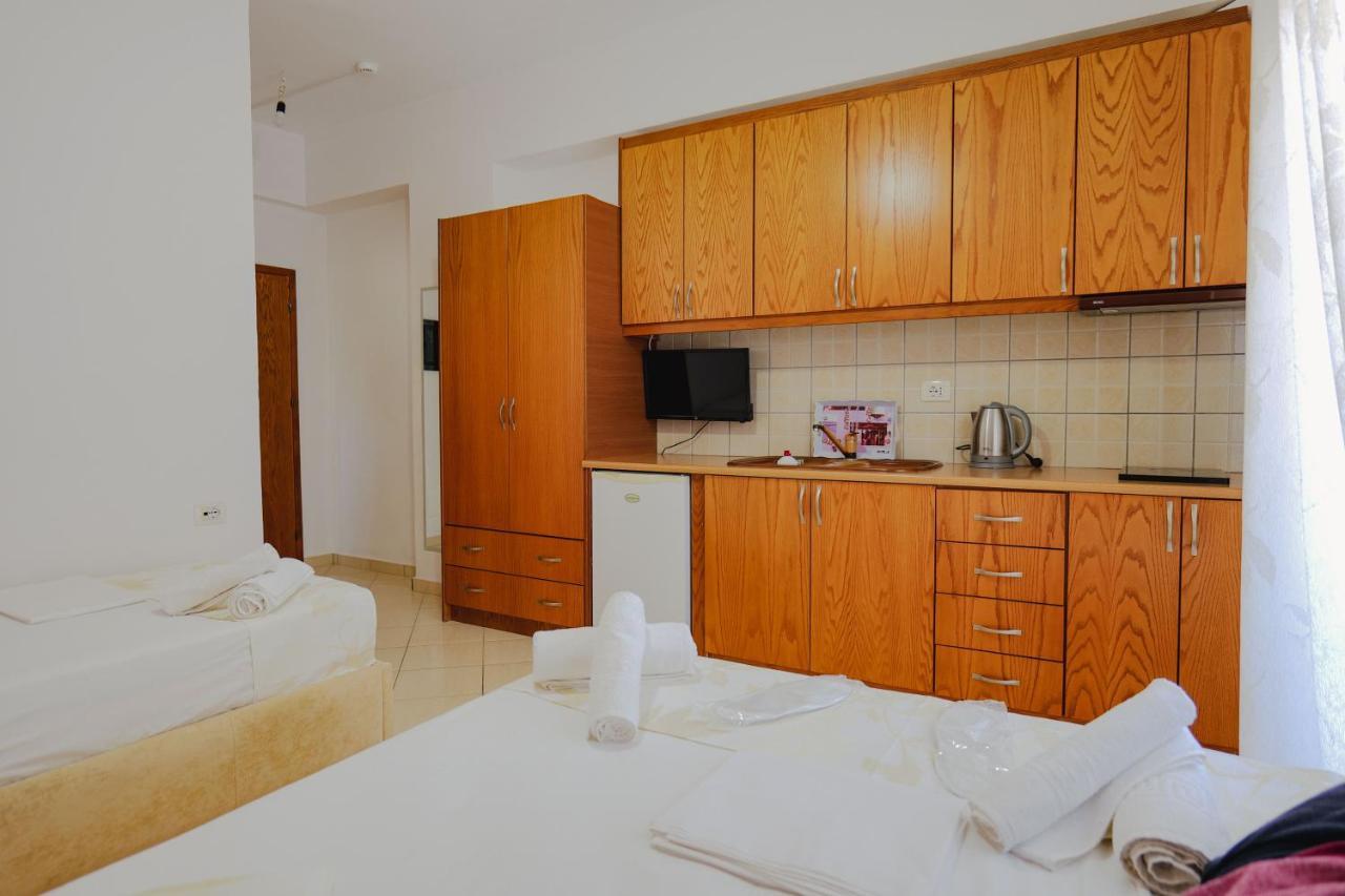 ساراندا Eleni Guest House المظهر الخارجي الصورة