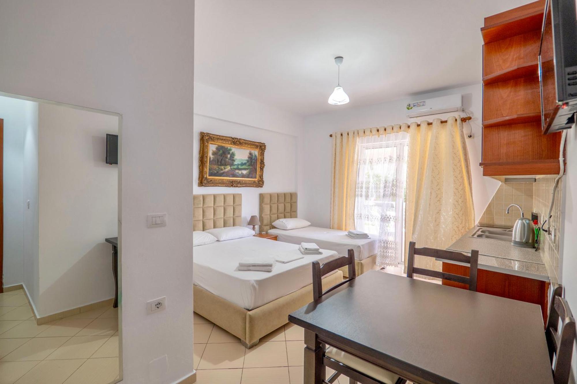ساراندا Eleni Guest House المظهر الخارجي الصورة